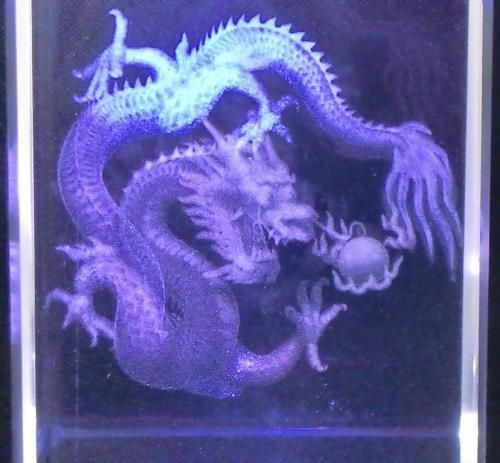 【在庫あり★即納可能】四神獣 青龍 クリスタルガラス レーザー彫り LEDライトディスプレイ台座付き★辰年・龍・竜【新品★未開封品】