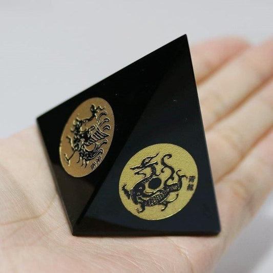 オブシディアン 四神獣 ピラミッド型 置き石 約5cm★パワーストーン★先端から強いエネルギーを放出する神秘の図形